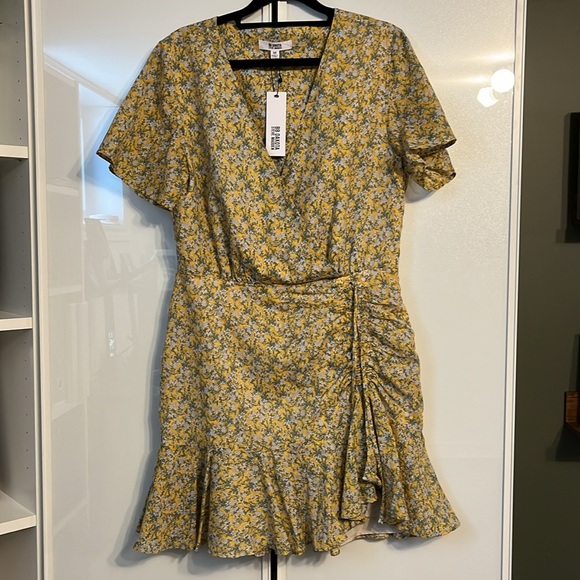 BB Dakota by Steve Madden Dresses & Skirts - Steve Madden ruffle dress